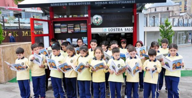 Sokak Kütüphanesi Sivas´a Yakışır