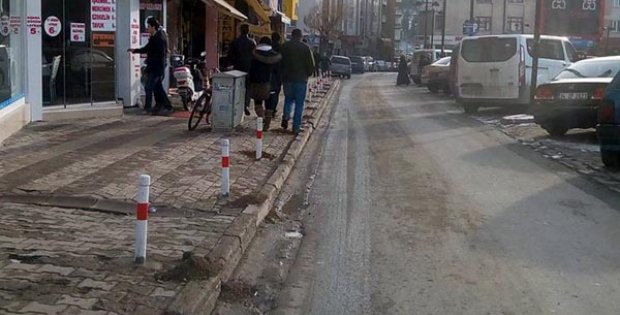 Kaldırım İşgaline Demir Dubalı Önlem