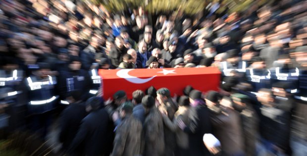 Bir Aslan Gitti Üç Aslan Daha Var