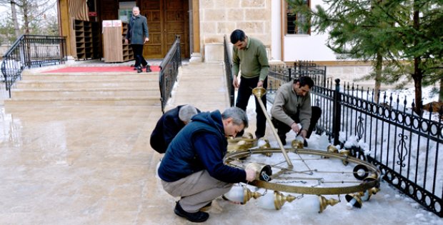 Abadan Cami´nde Restorasyon Rezaleti