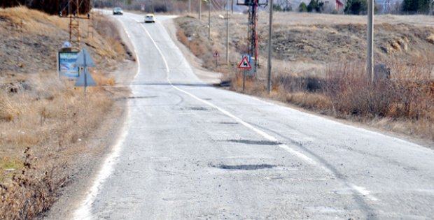 Bu Yol Sürücüleri Çileden Çıkarıyor