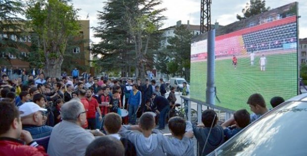 Taraftarlar Dev Ekran İstiyor