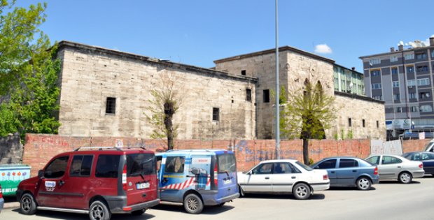 Behram Paşa Hanı 2 Yıl Sonra Hizmette