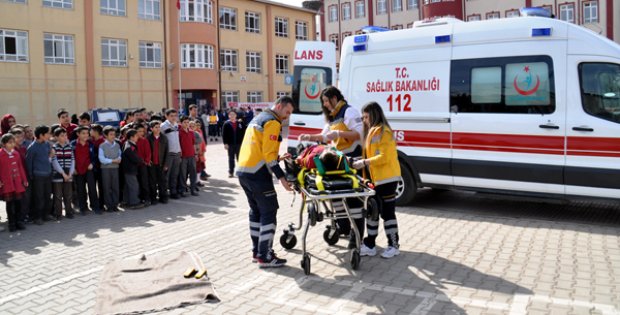 Ambulansa Yol Verdiler