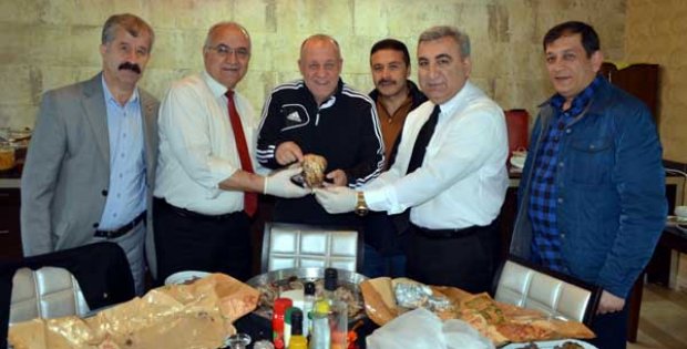 Yiğidolara Kelle Ziyafeti