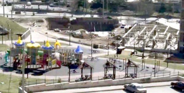 Park Yanındaki İnşaat Tehlike Saçıyor