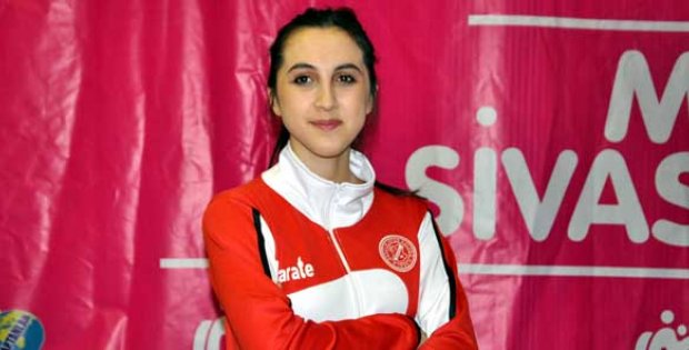 Senanur, Karate Milli Takımında Ülkemizi Temsil Edecek