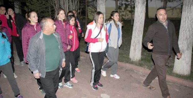 Bayan Hentbol Takımı Moral Depoladı