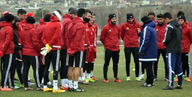 Top Kontrolü ve Pas Çalıştılar