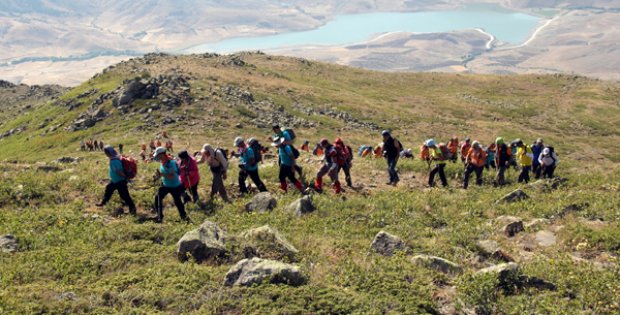 Dağcılar, Yürüyüşe Çıkacak