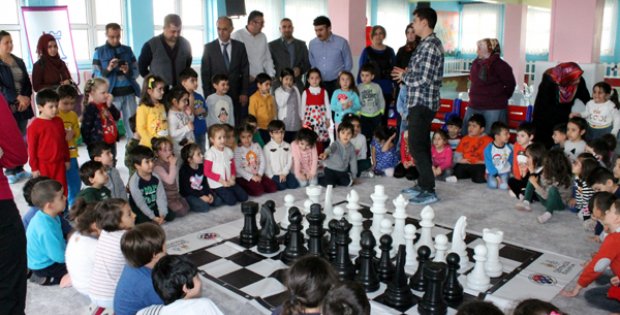 Satranç Öğreniyorlar