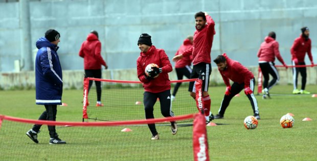Yiğidolar, Beşiktaş´a Bileniyor