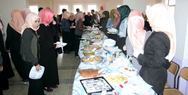 Yetim Çocuklar İçin Kermes Düzenlendi