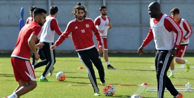Sivasspor, Başakşehir´e Bileniyor