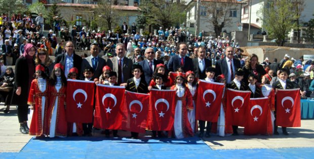 Çocuk Oyunlarıyla Kutlama 