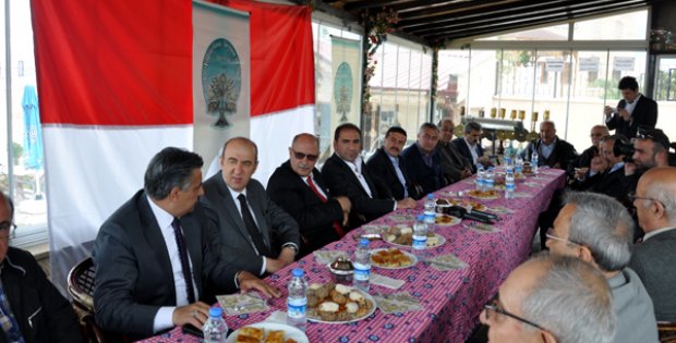 Sonuna Kadar Arkandayız Mecnun Başkan