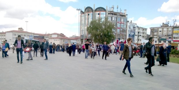 Güneşi Gören Çarşıya Akın Etti