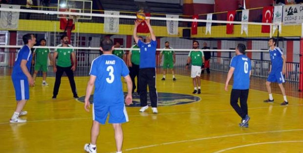 Valilik Kupası Voleybolda Çekişme Sürüyor