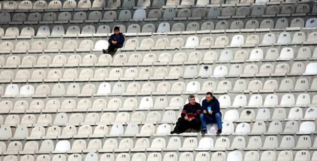 Tribünler Dolmadı