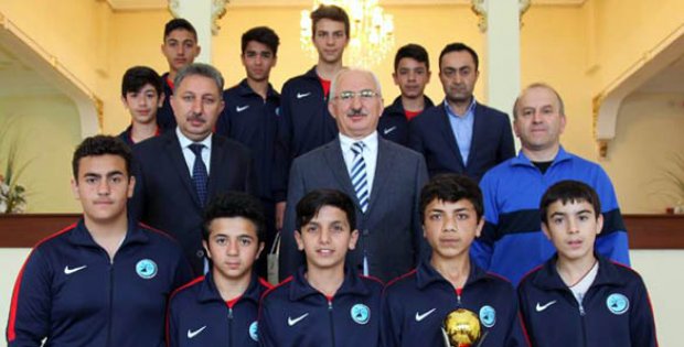 Şampiyonlardan Vali´ye Ziyaret