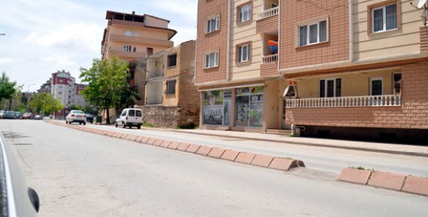 Konteynır Kaldırımdan Çekildi
