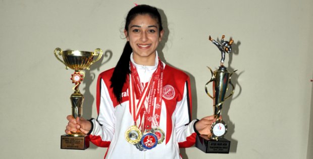 Yılın Sporcusu Ayşenur Ada