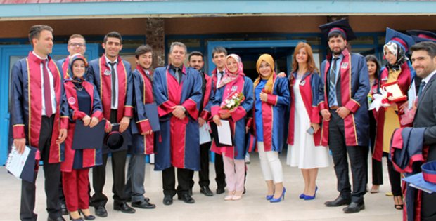 Öğretmen Adaylarının Buruk Mezuniyeti
