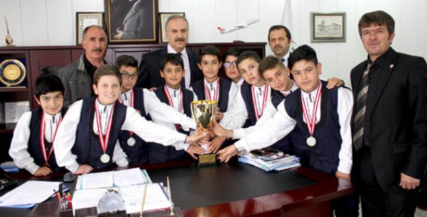 Şampiyon Öğrencilerden Altınsoy´a Ziyaret