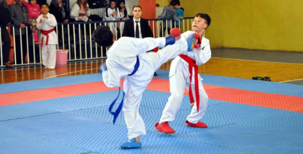 Yaz Spor Okulları Devam Ediyor