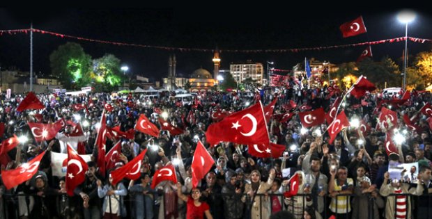 Sivaslı Meydanları Boş Bırakmıyor