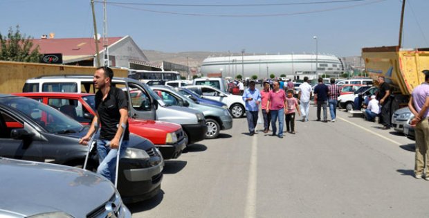 Araç Piyasası Durgun, Fiyatlar Yüksek