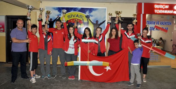 Sivas´ın Parlayan Yıldızları Şampiyonaya Hazırlanıyor