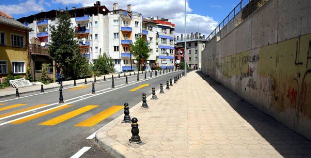 Uzunyol´daki Kaldırım İşgallerine Demir Dubalı Çözüm