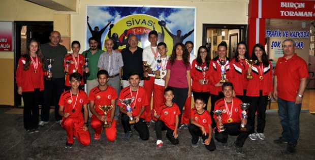 Sivas´ın Parlayan Yıldızları Derecelerle Döndü