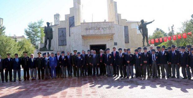 Şerefimizle Yaşamayı Şehit ve Gazilerimize Borçluyuz