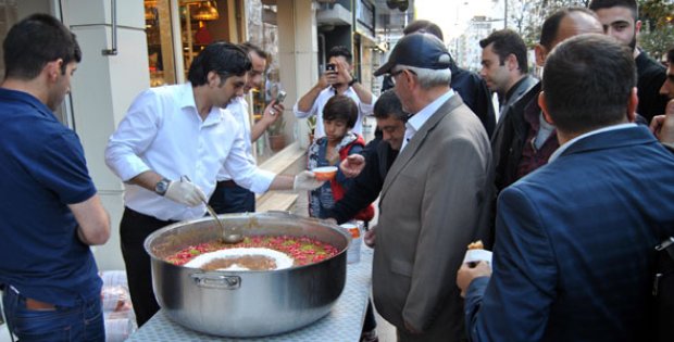 Bin Kişilik Aşure Dağıtıldı