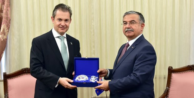 Bakan Yılmaz, Büyükelçi Jonathan CURR´u Kabul Etti
