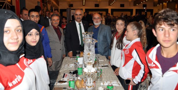 Spor Camiası Ödül Töreni Gecesinde Buluştu
