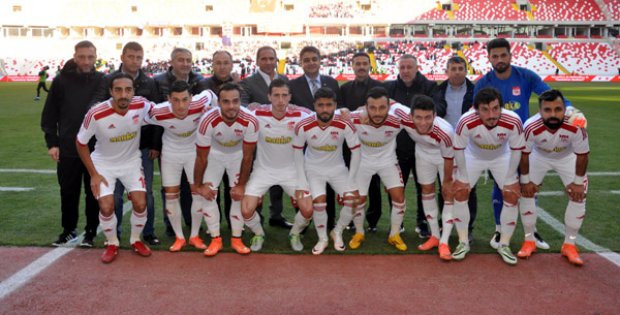 Sivasspor´dan Çalışkan´a Plaket