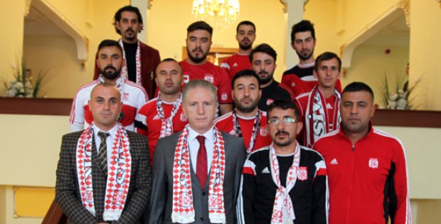 Vali Gül: Takımımızı Yalnız Bırakmamalıyız