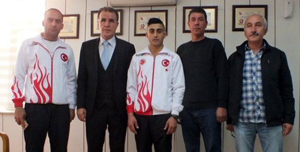 Müdür Kılıç Şampiyon Turan Arıs´ı Altınla Ödüllendirdi