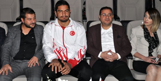 Altın Adam Akgül Öğrencilerle Buluştu