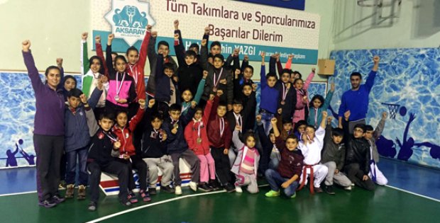 Karateciler 25 Madalya 1 Kupa Kazandı