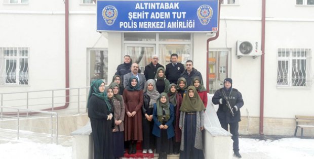 Yasin-İ Şerif Okuyup Polisleri Ziyaret Ettiler