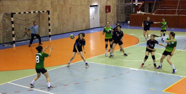 Bayanlar Evinde Yendi