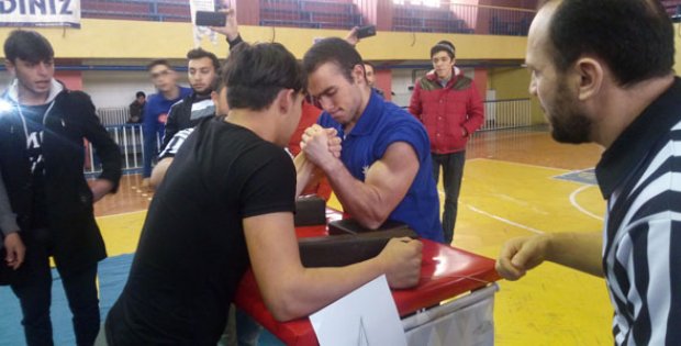 Bileklerin Gücünü Gösterdiler
