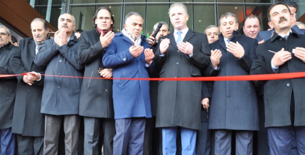 13 Ortaklı AVM Açıldı
