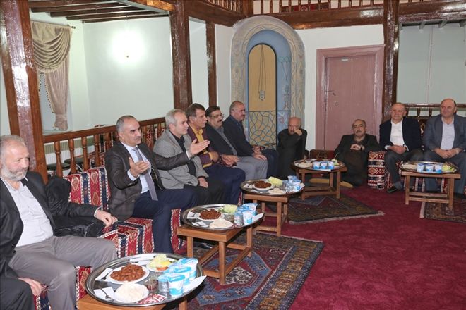 Başkan Aydın eski dostlarla Susamışlar Konağında  bir araya geldi