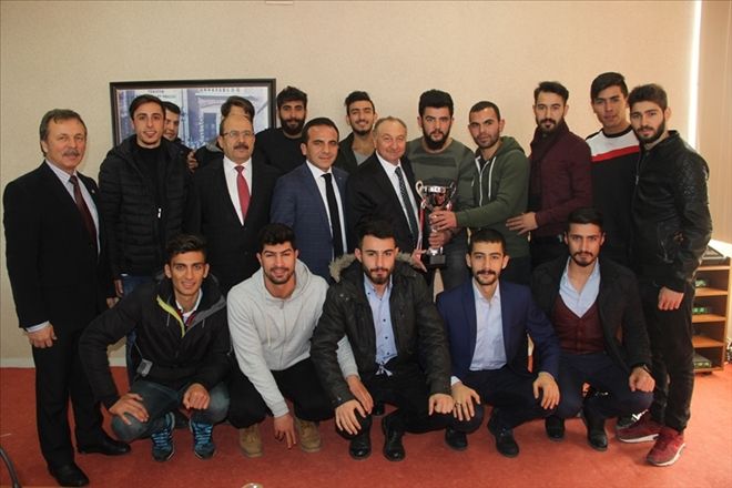 Başarılı sporcular ödüllendirildi