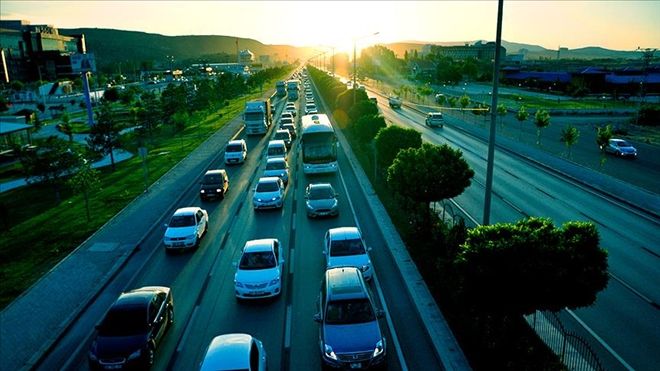 Yaklaşık 2 milyon sürücü yeni belgesiyle yollarda